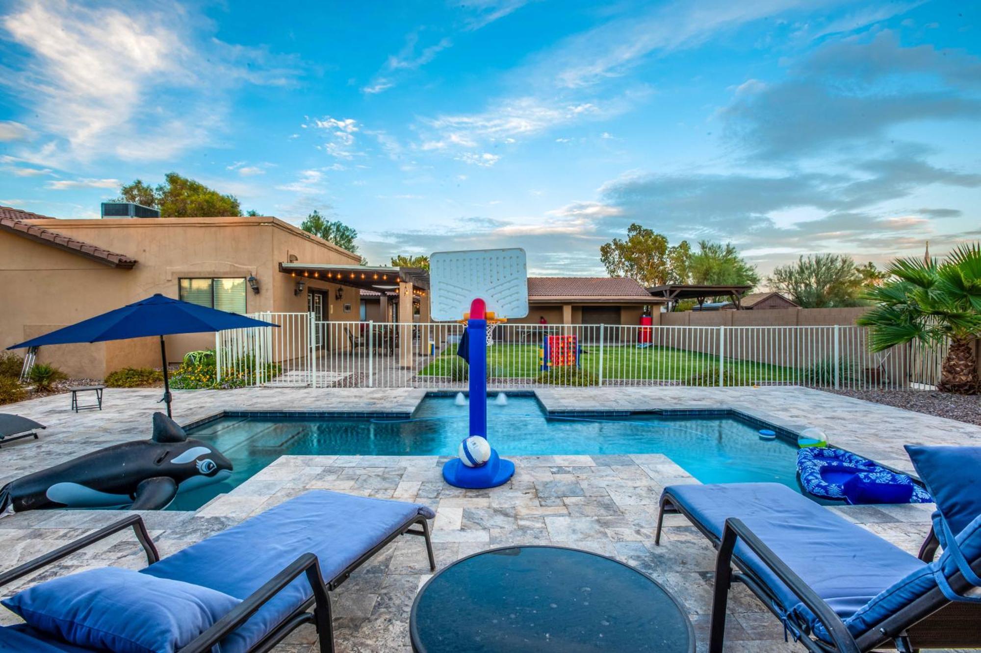 Pet-Friendly Glendale Home With Pool And Putting Green Phoenix Exterior photo