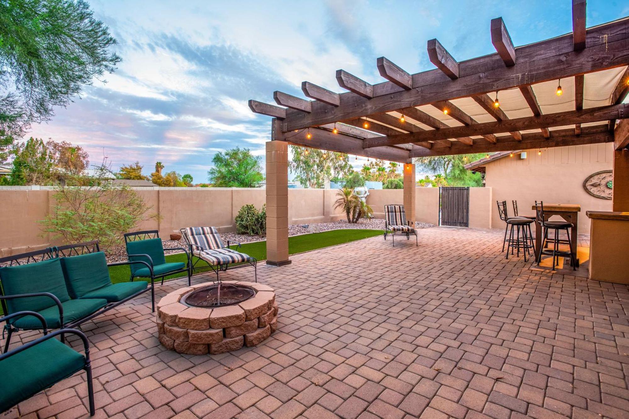 Pet-Friendly Glendale Home With Pool And Putting Green Phoenix Exterior photo