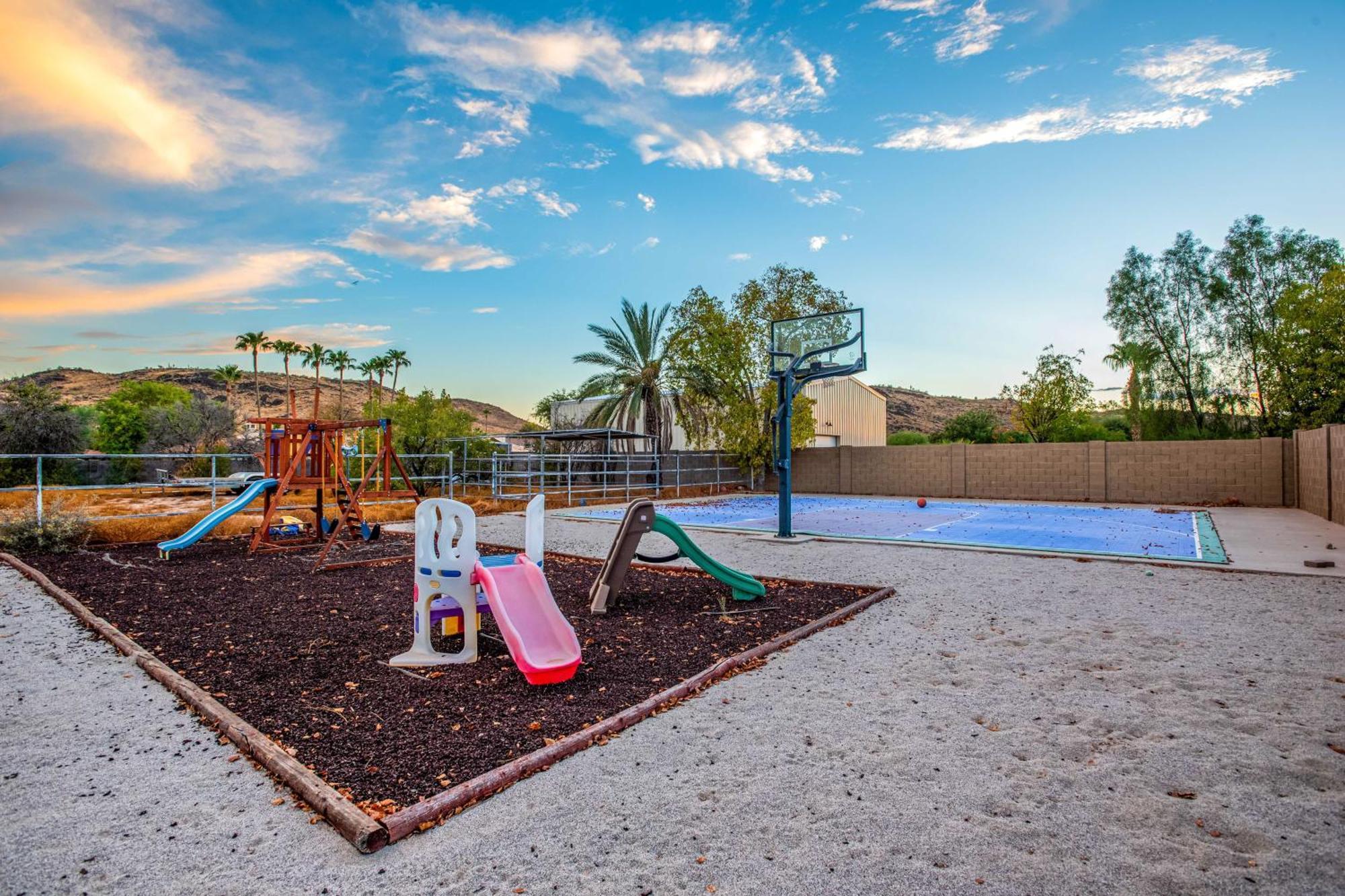 Pet-Friendly Glendale Home With Pool And Putting Green Phoenix Exterior photo